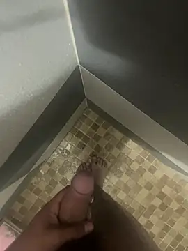 Snapshot of mylovetr1 chatting on 12-17-24, 05:40 mylovetr1 online show from 12-17-24, 05:40