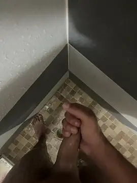 Snapshot of mylovetr1 chatting on 12-19-24, 05:29 mylovetr1 online show from 12-19-24, 05:29