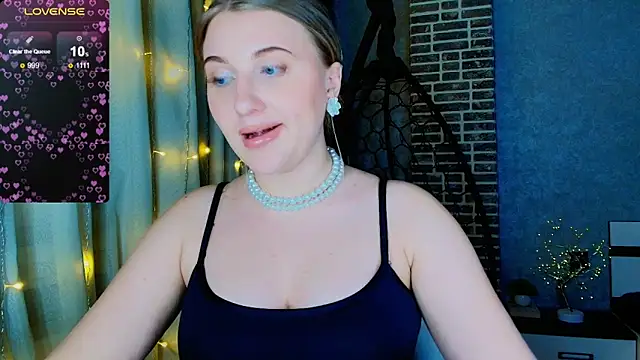 Evacadooo online show from 11-22-25, 12:04