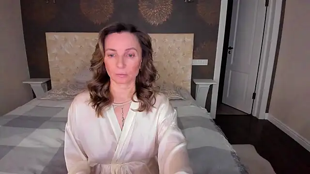 Snapshot of AllisonWilliams chatting on 12-19-24, 04:35 AllisonWilliams online show from 12-19-24, 04:35