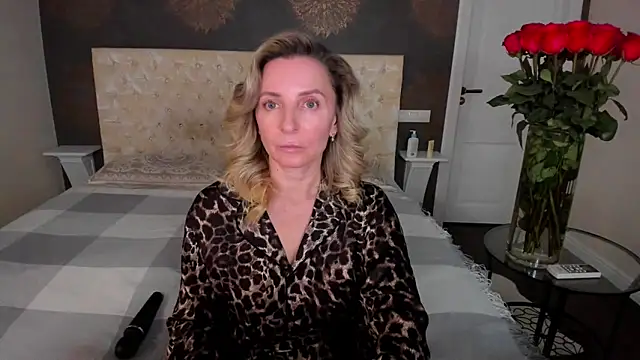 Snapshot of AllisonWilliams chatting on 09-12-25, 04:51 AllisonWilliams online show from 09-12-25, 04:51