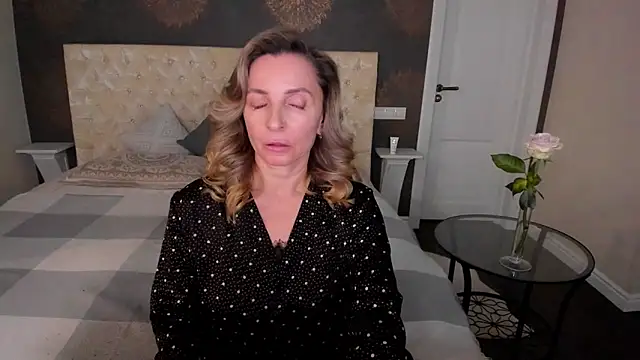 Snapshot of AllisonWilliams chatting on 10-16-25, 04:41 AllisonWilliams online show from 10-16-25, 04:41