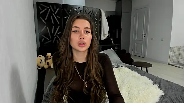 Snapshot of SuraMune chatting on 12-14-24, 04:20 SuraMune online show from 12-14-24, 04:20