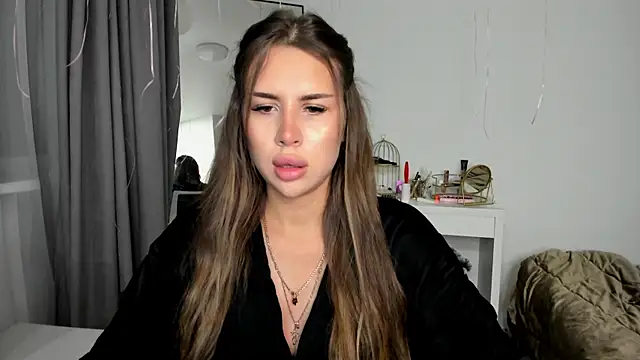 Snapshot of SuraMune chatting on 02-06-25, 05:51 SuraMune online show from 02-06-25, 05:51