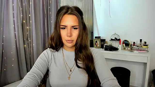 Snapshot of SuraMune chatting on 02-10-25, 11:36 SuraMune online show from 02-10-25, 11:36