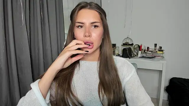 Snapshot of SuraMune chatting on 02-13-25, 03:35 SuraMune online show from 02-13-25, 03:35