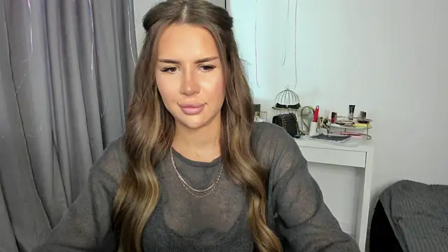 Snapshot of SuraMune chatting on 02-14-25, 12:57 SuraMune online show from 02-14-25, 12:57