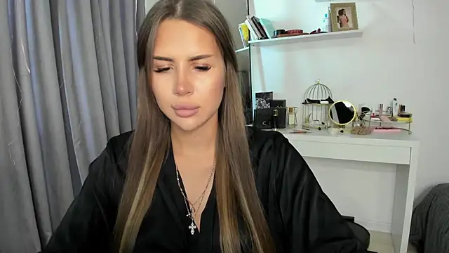 Snapshot of SuraMune chatting on 02-20-25, 12:25 SuraMune online show from 02-20-25, 12:25