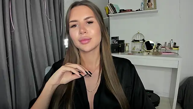 Snapshot of SuraMune chatting on 02-20-25, 03:30 SuraMune online show from 02-20-25, 03:30