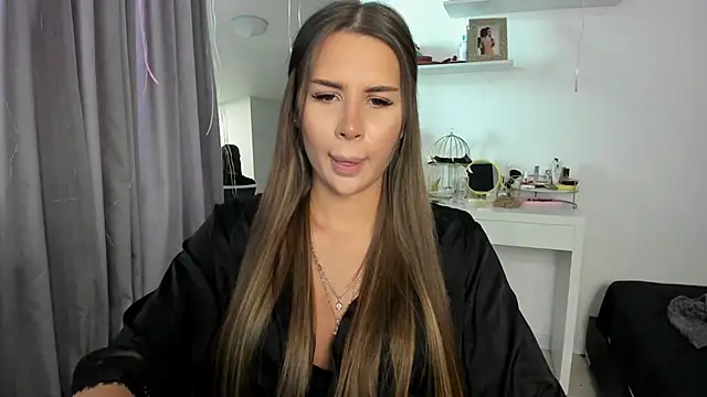 Snapshot of SuraMune chatting on 02-21-25, 12:28 SuraMune online show from 02-21-25, 12:28