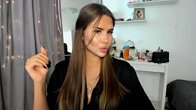 Snapshot of SuraMune chatting on 02-22-25, 12:19 SuraMune online show from 02-22-25, 12:19