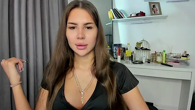 Snapshot of SuraMune chatting on 03-15-25, 12:13 SuraMune online show from 03-15-25, 12:13