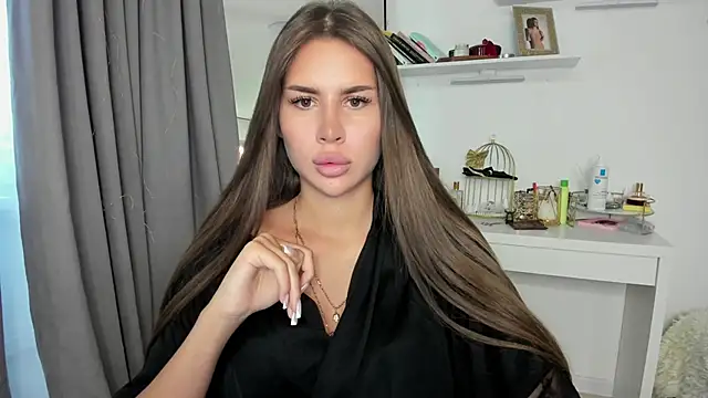 Snapshot of SuraMune chatting on 03-17-25, 12:25 SuraMune online show from 03-17-25, 12:25