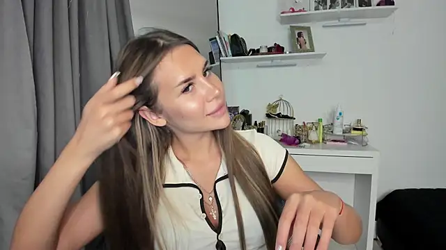 Snapshot of SuraMune chatting on 03-19-25, 02:46 SuraMune online show from 03-19-25, 02:46