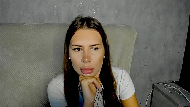 Snapshot of SuraMune chatting on 10-23-25, 09:41 SuraMune online show from 10-23-25, 09:41