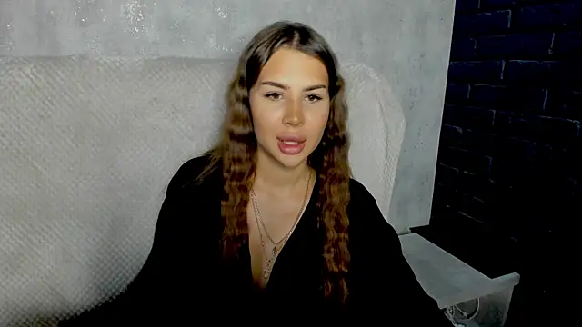 Snapshot of SuraMune chatting on 11-14-25, 03:00 SuraMune online show from 11-14-25, 03:00