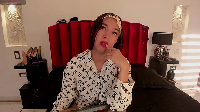 Snapshot of Violeta_Roa chatting on 01-18-25, 10:06 Violeta Roa online show from 01-18-25, 10:06