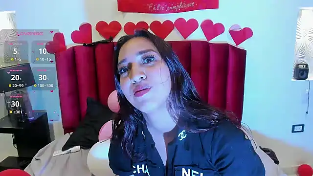 Snapshot of Violeta_Roa chatting on 02-22-25, 05:13 Violeta Roa online show from 02-22-25, 05:13