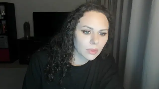 MollyCheiz online show from 06-17-26, 09:49