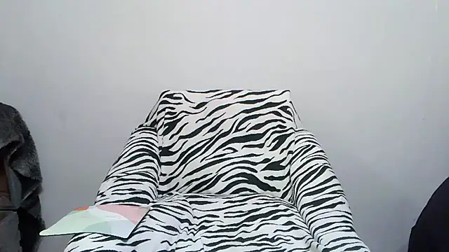 Snapshot of kisandgioni chatting on 03-07-25, 04:00 kisandgioni online show from 03-07-25, 04:00