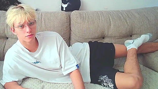 Snapshot of Ostin_meow chatting on 12-07-24, 07:49 Ostin meow online show from 12-07-24, 07:49