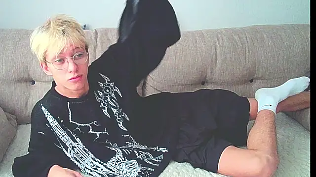 Snapshot of Ostin_meow chatting on 12-09-24, 08:22 Ostin meow online show from 12-09-24, 08:22