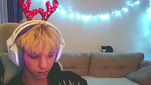 Snapshot of Ostin_meow chatting on 12-10-24, 05:33 Ostin meow online show from 12-10-24, 05:33