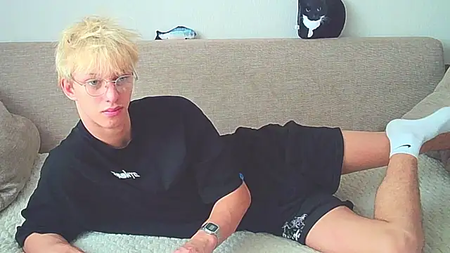 Snapshot of Ostin_meow chatting on 12-17-24, 06:45 Ostin meow online show from 12-17-24, 06:45