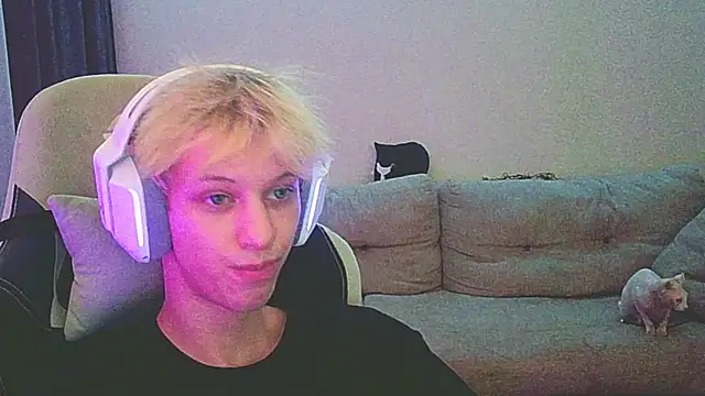 Snapshot of Ostin_meow chatting on 12-22-24, 05:53 Ostin meow online show from 12-22-24, 05:53