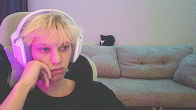 Snapshot of Ostin_meow chatting on 12-23-24, 06:27 Ostin meow online show from 12-23-24, 06:27