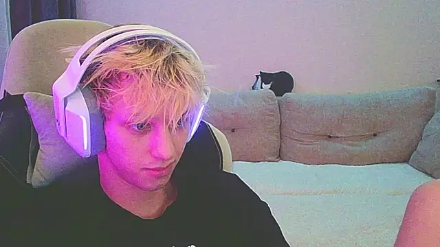 Snapshot of Ostin_meow chatting on 12-28-24, 02:21 Ostin meow online show from 12-28-24, 02:21