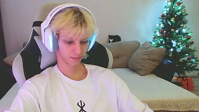 Snapshot of Ostin_meow chatting on 01-05-25, 03:45 Ostin meow online show from 01-05-25, 03:45