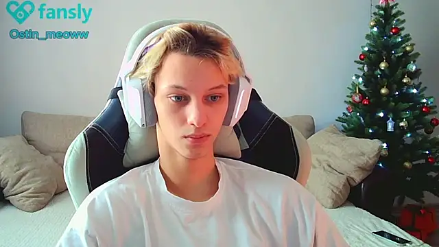 Snapshot of Ostin_meow chatting on 01-16-25, 06:56 Ostin meow online show from 01-16-25, 06:56