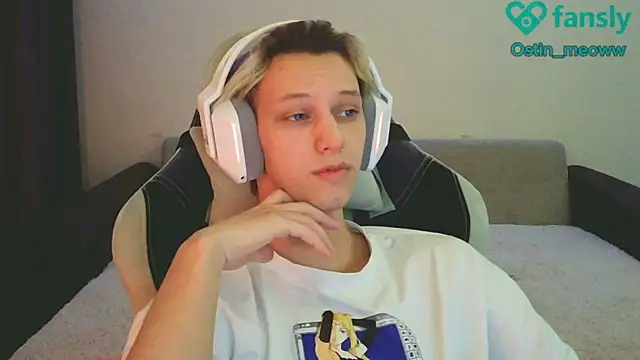 Snapshot of Ostin_meow chatting on 01-18-25, 04:10 Ostin meow online show from 01-18-25, 04:10