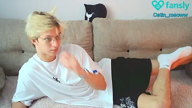 Snapshot of Ostin_meow chatting on 01-19-25, 07:36 Ostin meow online show from 01-19-25, 07:36