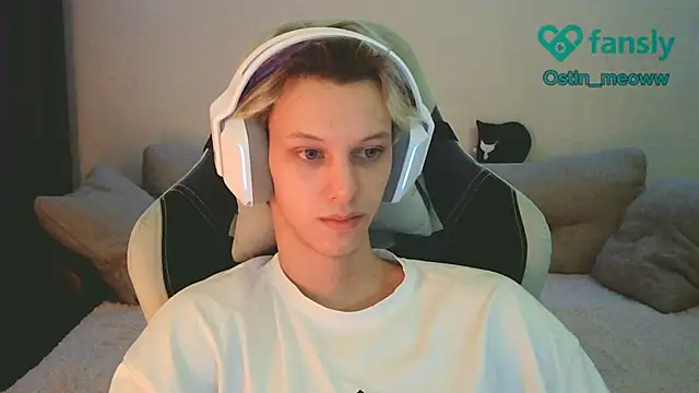 Snapshot of Ostin_meow chatting on 01-19-25, 02:06 Ostin meow online show from 01-19-25, 02:06