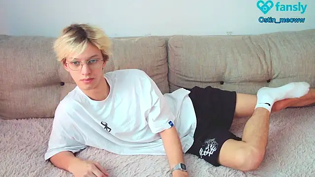 Snapshot of Ostin_meow chatting on 02-06-25, 07:13 Ostin meow online show from 02-06-25, 07:13