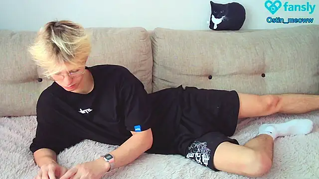 Snapshot of Ostin_meow chatting on 02-11-25, 08:15 Ostin meow online show from 02-11-25, 08:15