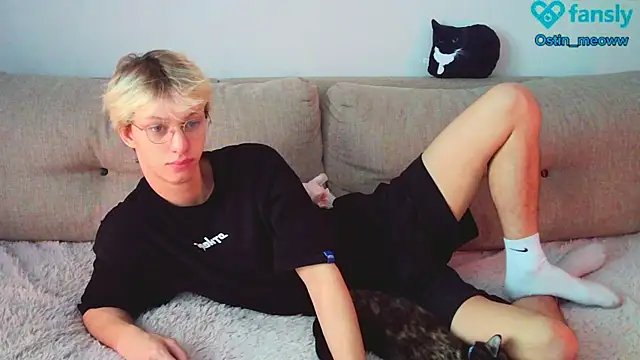 Snapshot of Ostin_meow chatting on 02-13-25, 07:13 Ostin meow online show from 02-13-25, 07:13