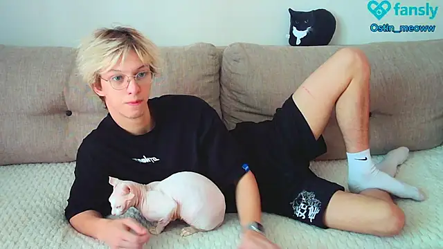 Snapshot of Ostin_meow chatting on 02-23-25, 06:49 Ostin meow online show from 02-23-25, 06:49