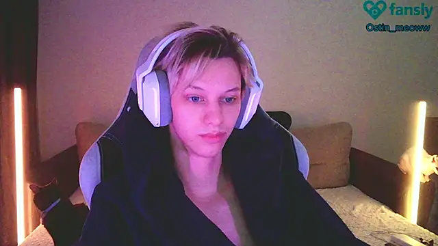 Snapshot of Ostin_meow chatting on 02-24-25, 01:21 Ostin meow online show from 02-24-25, 01:21