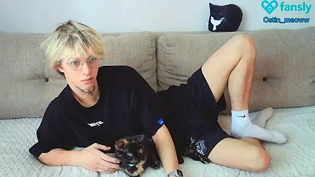 Snapshot of Ostin_meow chatting on 02-26-25, 07:20 Ostin meow online show from 02-26-25, 07:20