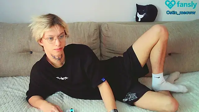 Snapshot of Ostin_meow chatting on 02-27-25, 07:01 Ostin meow online show from 02-27-25, 07:01
