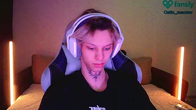 Snapshot of Ostin_meow chatting on 02-28-25, 01:25 Ostin meow online show from 02-28-25, 01:25