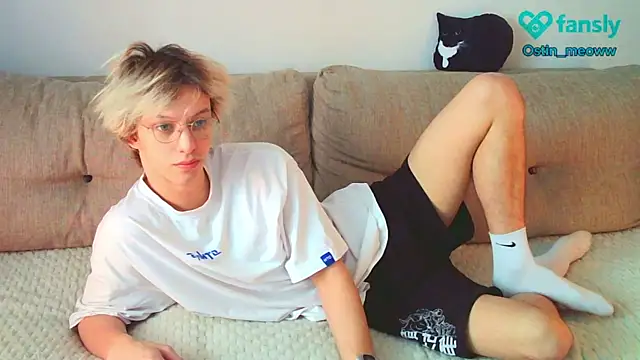 Snapshot of Ostin_meow chatting on 03-18-25, 07:19 Ostin meow online show from 03-18-25, 07:19