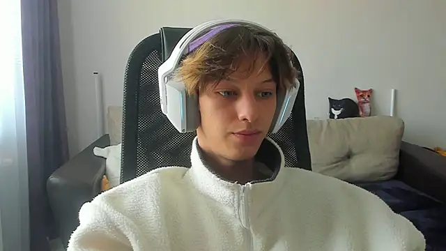 Snapshot of Ostin_meow chatting on 09-09-25, 08:03 Ostin meow online show from 09-09-25, 08:03