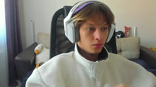 Snapshot of Ostin_meow chatting on 09-11-25, 02:33 Ostin meow online show from 09-11-25, 02:33