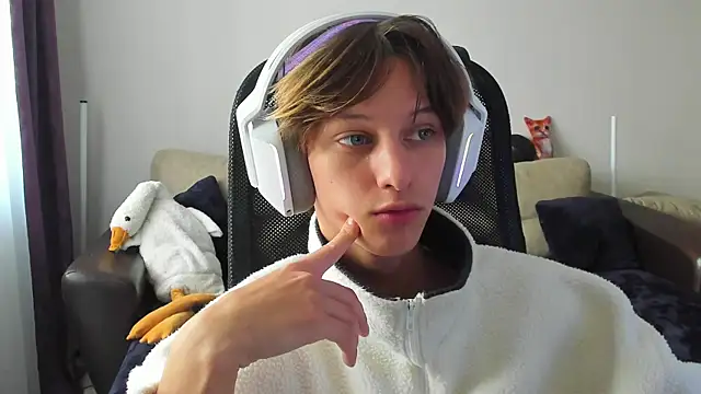 Snapshot of Ostin_meow chatting on 09-14-25, 08:02 Ostin meow online show from 09-14-25, 08:02