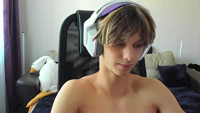 Snapshot of Ostin_meow chatting on 09-17-25, 06:26 Ostin meow online show from 09-17-25, 06:26