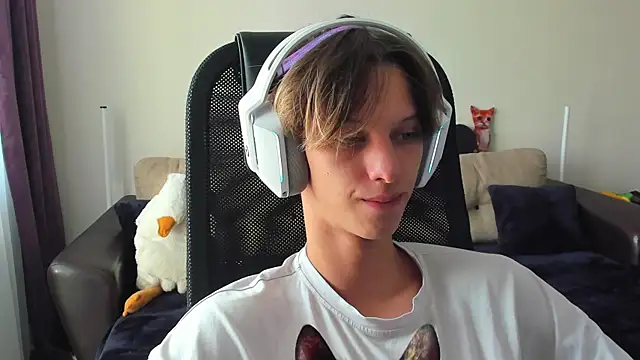 Snapshot of Ostin_meow chatting on 09-18-25, 09:44 Ostin meow online show from 09-18-25, 09:44